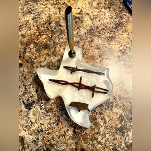 FUNKY UNIQUE TEXAS-SHAPED BARB WIRE TYPES IN CAST RESIN PEN HOLDER MADE USA 60s